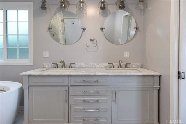3633 Willowcrest Avenue, Studio City, CA 91604