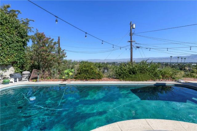 3633 Willowcrest Avenue, Studio City, CA 91604