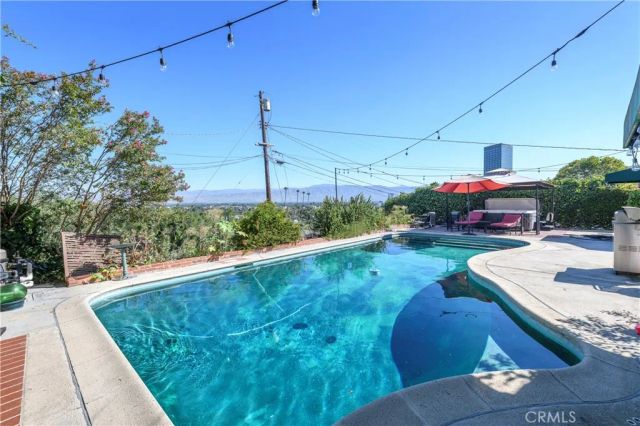 3633 Willowcrest Avenue, Studio City, CA 91604