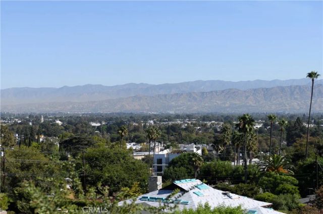 3633 Willowcrest Avenue, Studio City, CA 91604