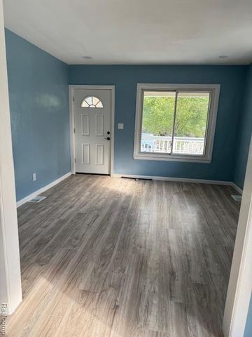 6624 Sw Barton Street, Detroit, MI 48210