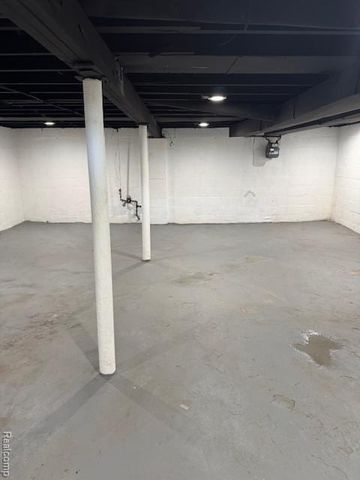 6624 Sw Barton Street, Detroit, MI 48210
