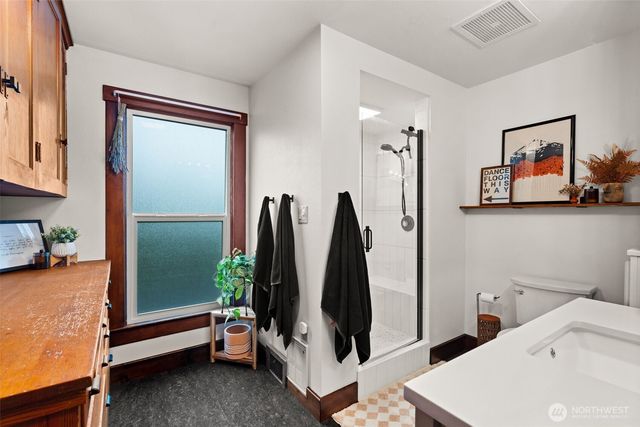 801 N Junett St, Tacoma, WA 98406