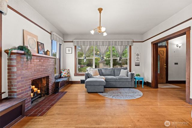 801 N Junett St, Tacoma, WA 98406