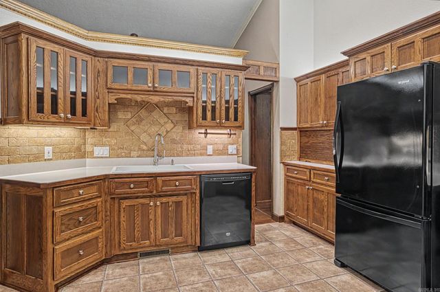 2 Guindola Circle, Hot Springs Village, AR 71909