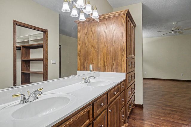 2 Guindola Circle, Hot Springs Village, AR 71909
