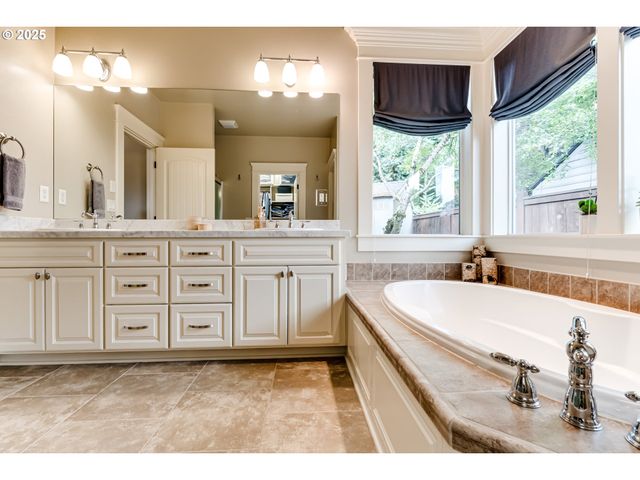 2580 Crowther Dr, Eugene, OR 97404