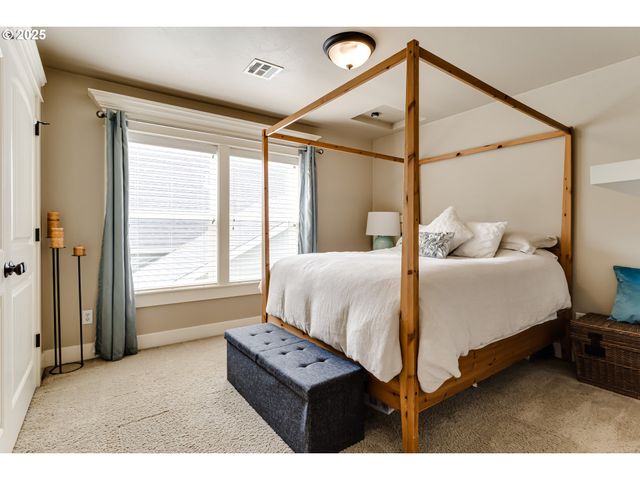 2580 Crowther Dr, Eugene, OR 97404