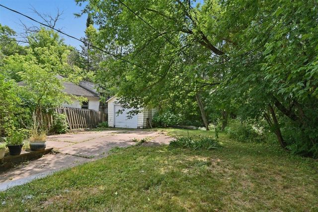 611 Lincoln Parkway, Duluth, MN 55806