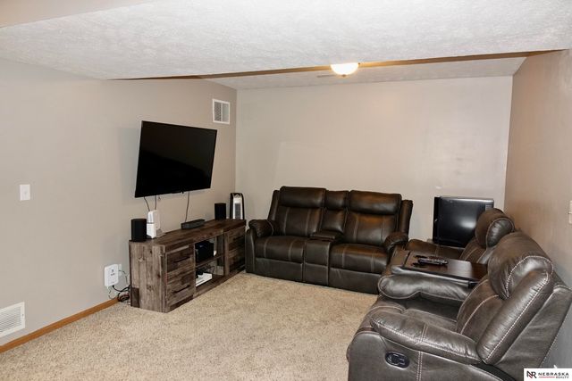 17733 Lillian Street, Omaha, NE 68136