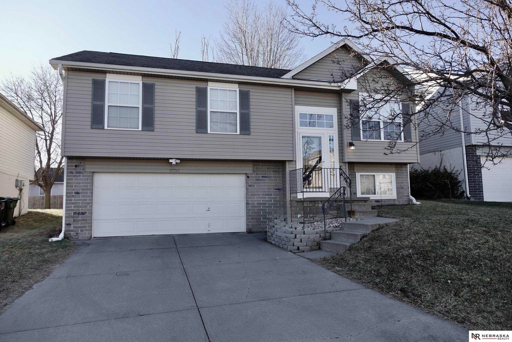 17733 Lillian Street, Omaha, NE 68136