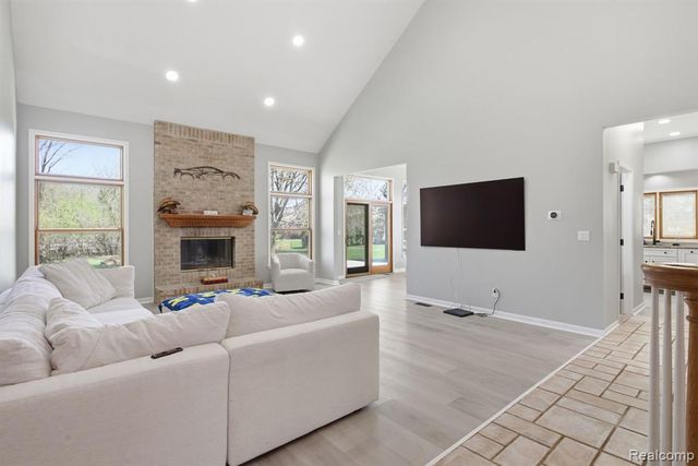 8488 Annette Avenue, Grosse Ile, MI 48138
