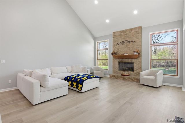 8488 Annette Avenue, Grosse Ile, MI 48138
