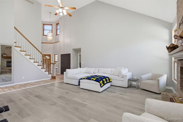 8488 Annette Avenue, Grosse Ile, MI 48138