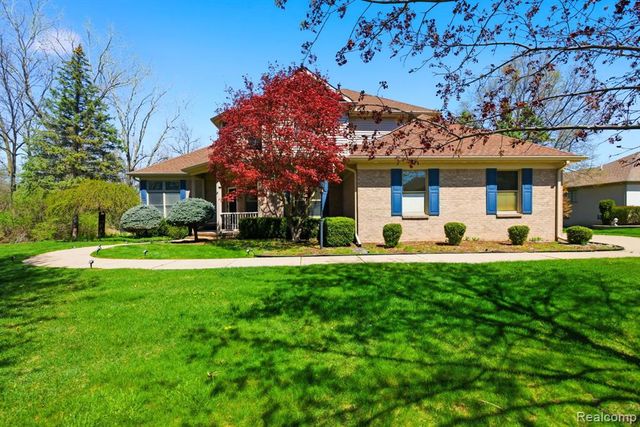 8488 Annette Avenue, Grosse Ile, MI 48138