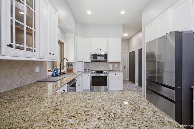 8488 Annette Avenue, Grosse Ile, MI 48138