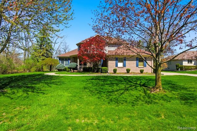 8488 Annette Avenue, Grosse Ile, MI 48138