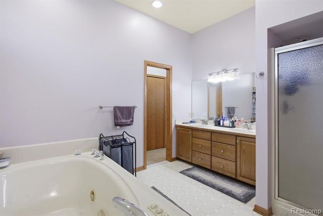 8488 Annette Avenue, Grosse Ile, MI 48138