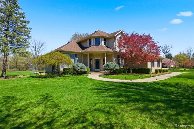 8488 Annette Avenue, Grosse Ile, MI 48138