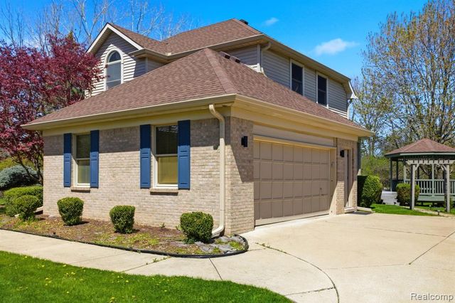 8488 Annette Avenue, Grosse Ile, MI 48138