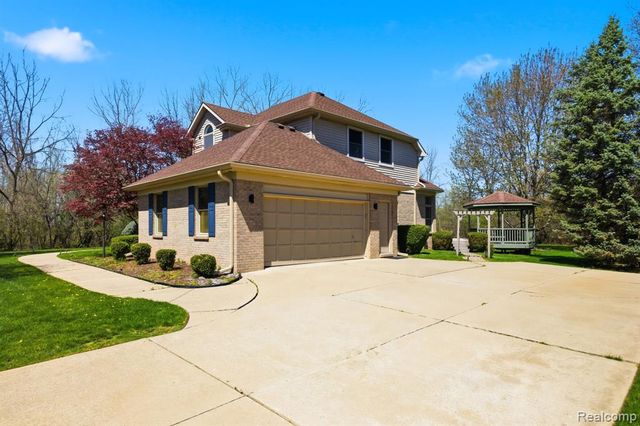 8488 Annette Avenue, Grosse Ile, MI 48138