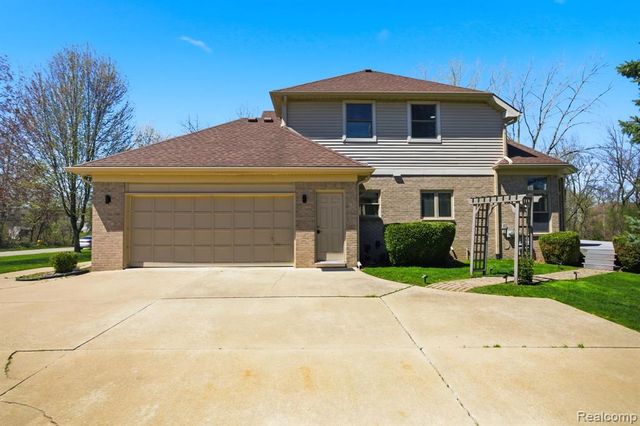 8488 Annette Avenue, Grosse Ile, MI 48138