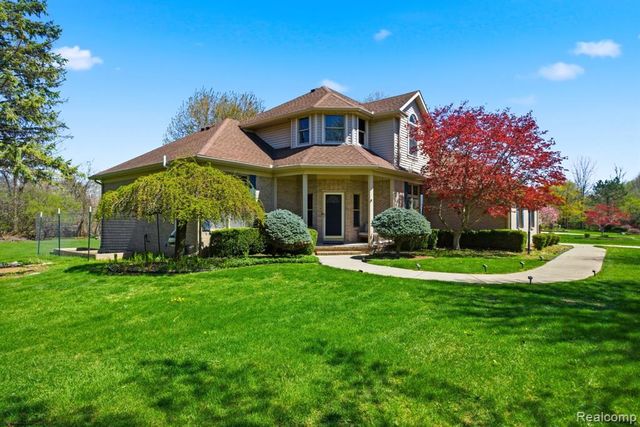 8488 Annette Avenue, Grosse Ile, MI 48138