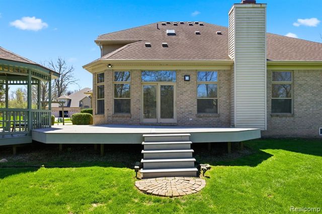 8488 Annette Avenue, Grosse Ile, MI 48138