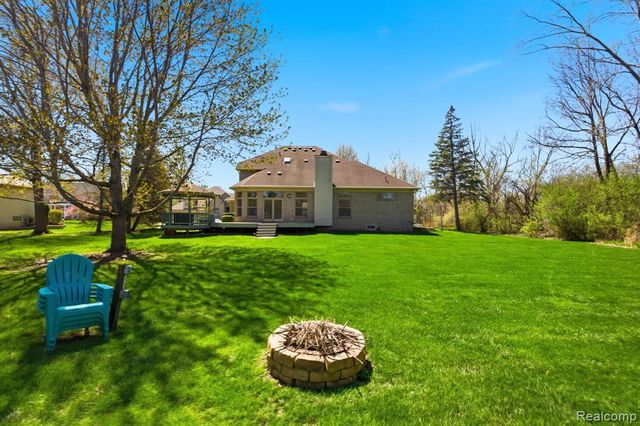 8488 Annette Avenue, Grosse Ile, MI 48138