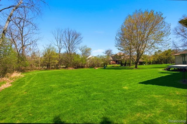 8488 Annette Avenue, Grosse Ile, MI 48138