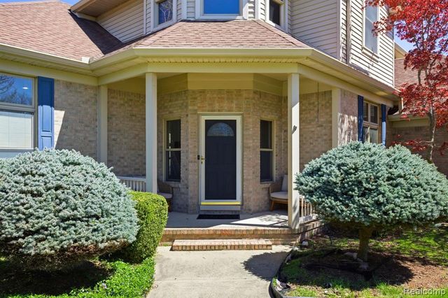 8488 Annette Avenue, Grosse Ile, MI 48138