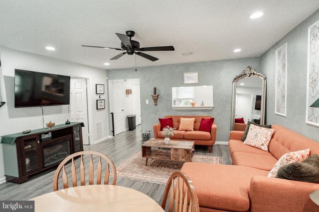 15015 BRIDGEPORT DR, Dumfries, VA 22025