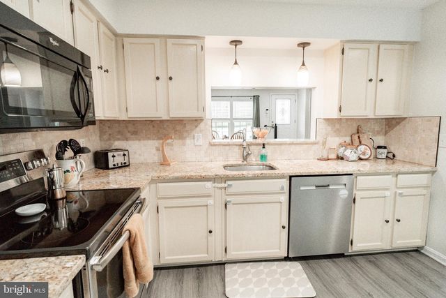 15015 BRIDGEPORT DR, Dumfries, VA 22025