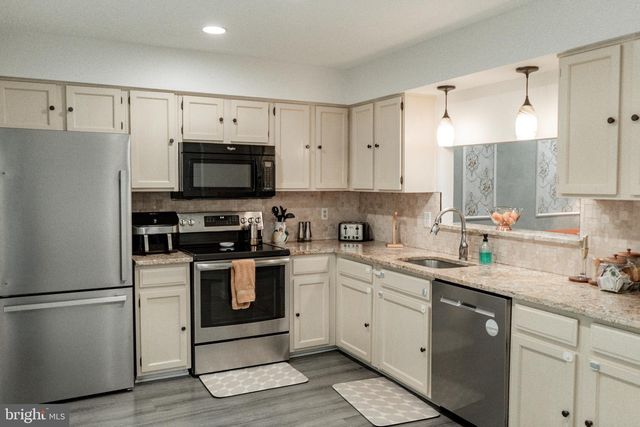 15015 BRIDGEPORT DR, Dumfries, VA 22025