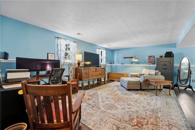 130 Neshannock Trails Dr, Neshannock Twp, PA 16105