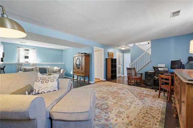 130 Neshannock Trails Dr, Neshannock Twp, PA 16105