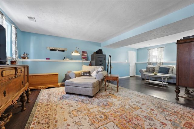 130 Neshannock Trails Dr, Neshannock Twp, PA 16105