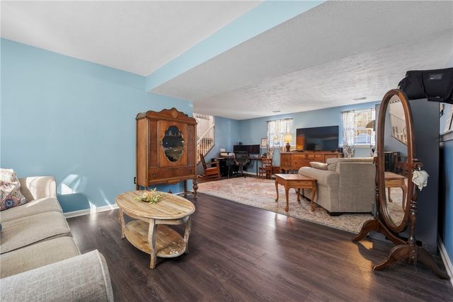 130 Neshannock Trails Dr, Neshannock Twp, PA 16105