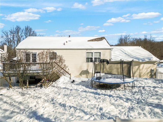 130 Neshannock Trails Dr, Neshannock Twp, PA 16105