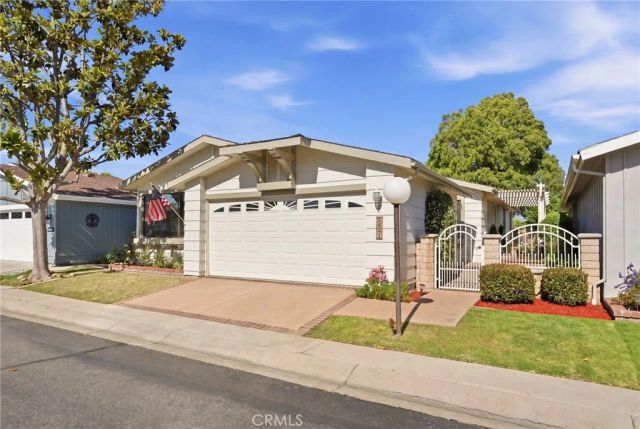 2621 Park Lake 197, Santa Ana, CA 92705