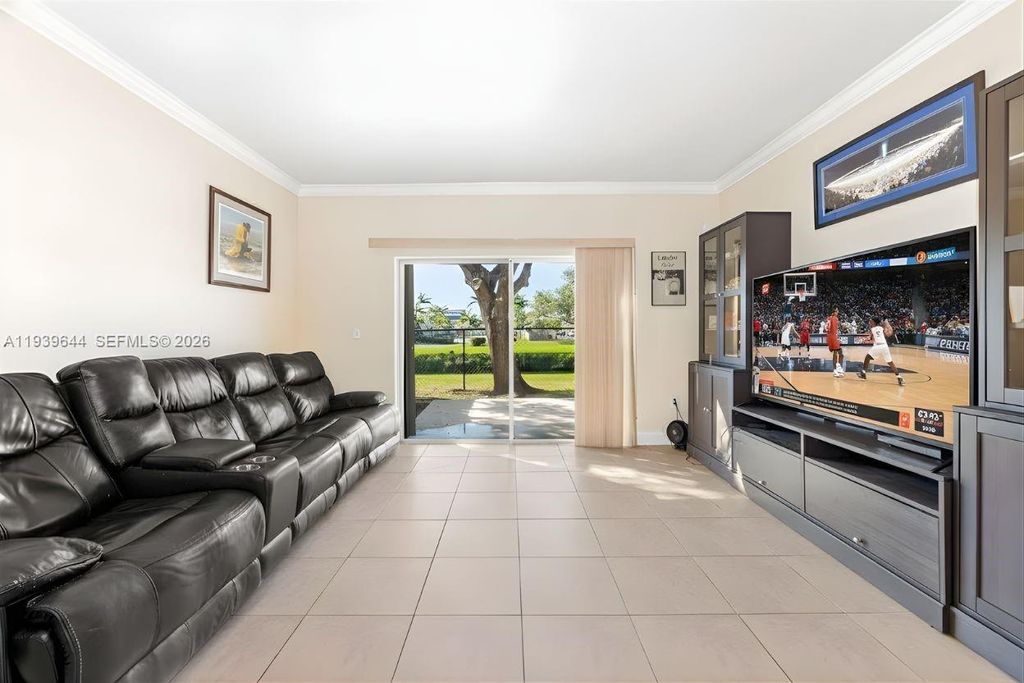 15750 SW 92nd Ave 21C, Palmetto Bay, FL 33157