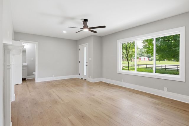 2482 Depot St, Spring Hill, TN 37174