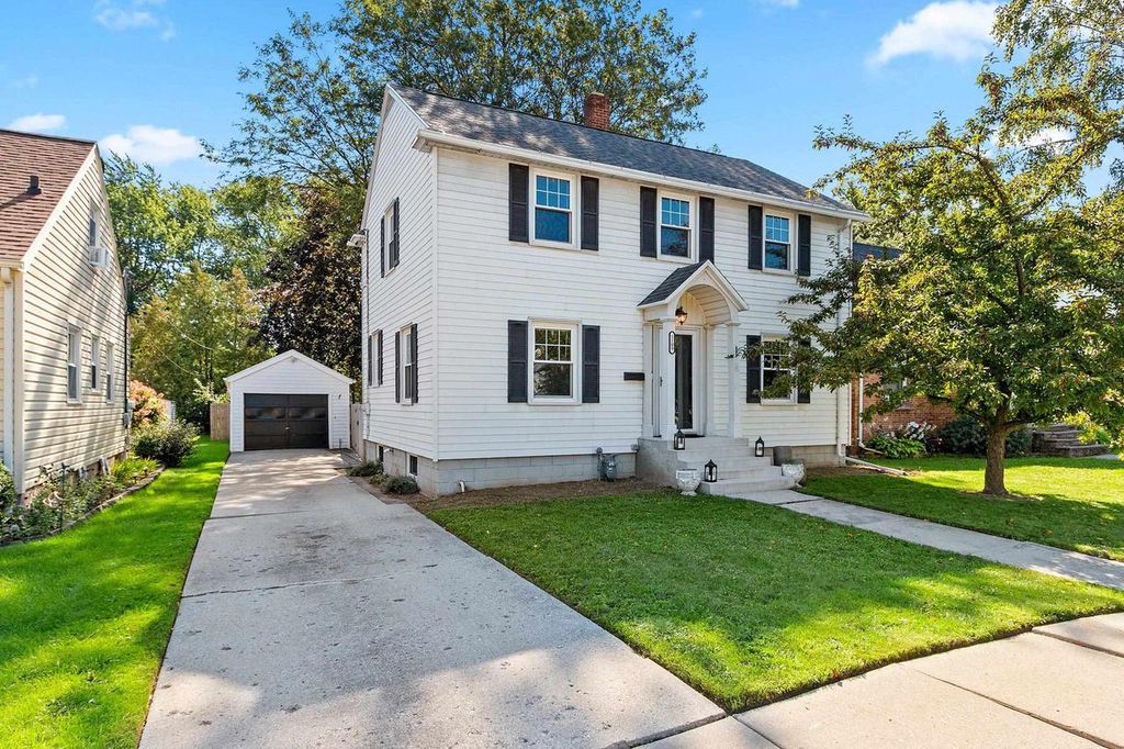 1109 12TH AVENUE, Green Bay, WI 54304