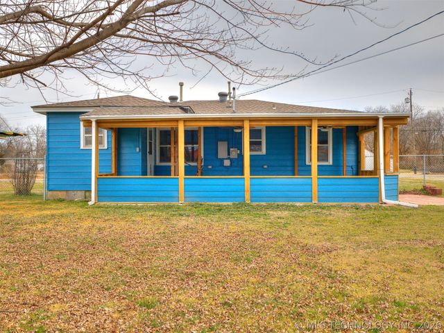 632 S Walnut Street, Nowata, OK 74048