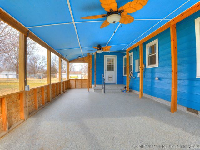 632 S Walnut Street, Nowata, OK 74048