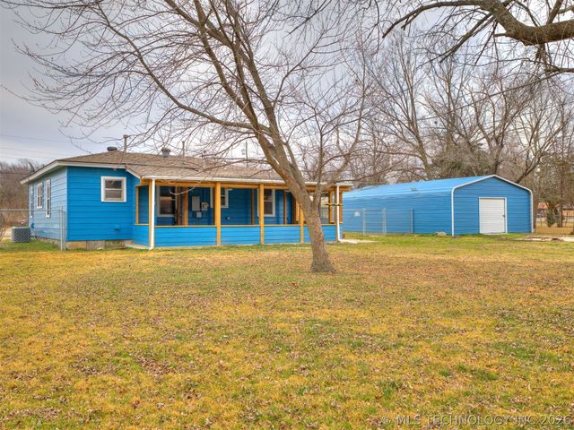 632 S Walnut Street, Nowata, OK 74048