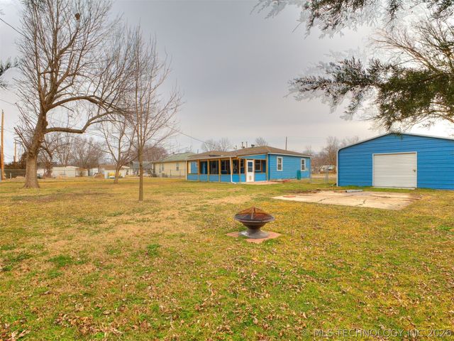 632 S Walnut Street, Nowata, OK 74048