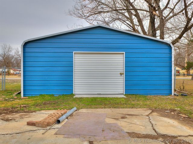 632 S Walnut Street, Nowata, OK 74048