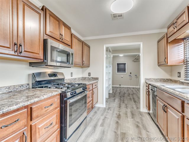 632 S Walnut Street, Nowata, OK 74048