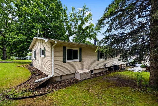 7033 Clover COURT, Burlington, WI 53105